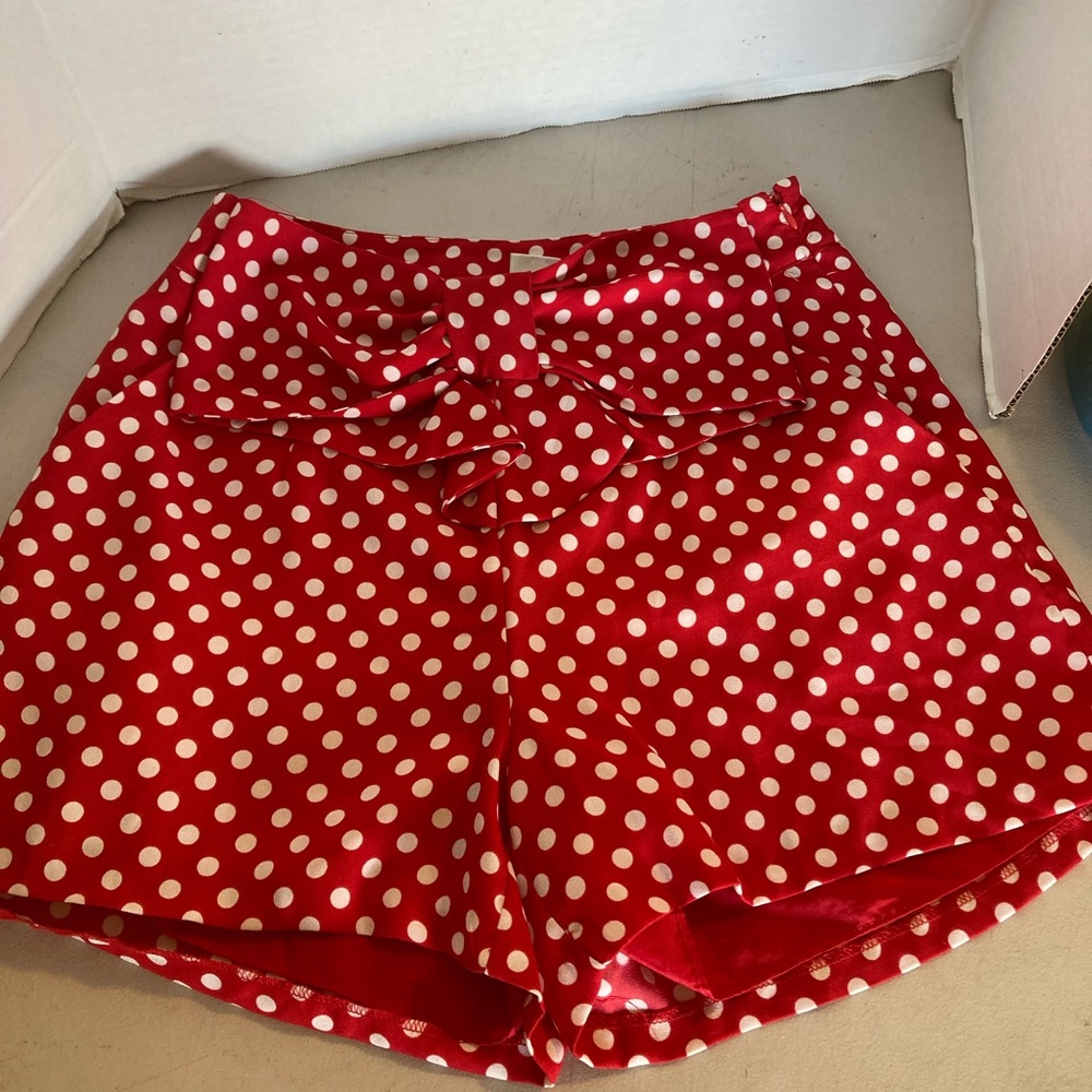 Disney Red n white polkadotted bow women’s shorts, Sz S LC, Lauren Conrad